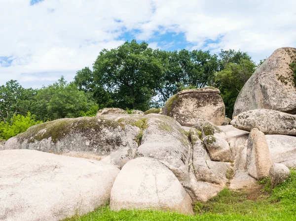 Stora stenblock i thrakiska megaliter beglik tash — Stockfoto