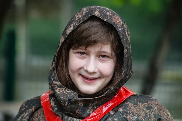 Girl in camouflage before paintball game — Stock Photo, Image