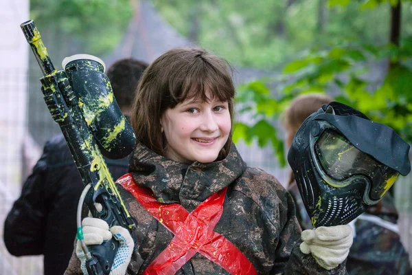 Girl in camouflage after paintball game — Stock Photo, Image