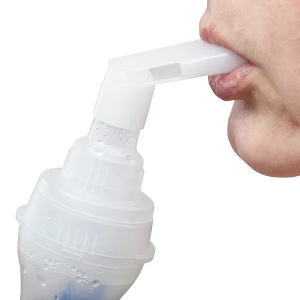 Språkrör för jet nebulisatorn i läppar av patient — Stockfoto