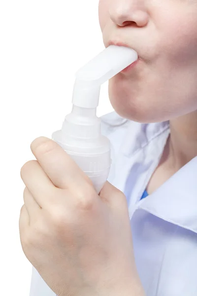 Teen inhales with mouthpiece of jet nebuliser — Stock Photo, Image