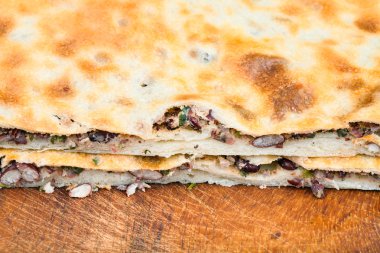 kesme fasulye ekmek (Lobiani) yakın kadar dolu