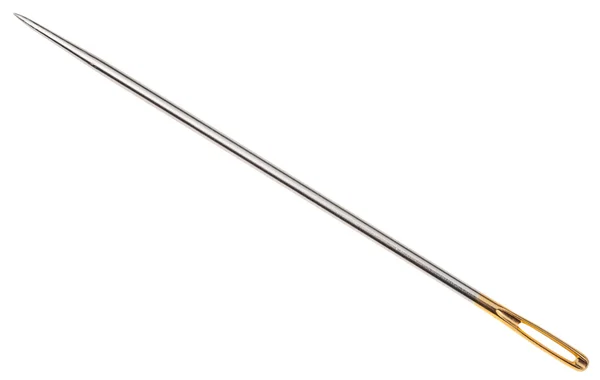 Stahl-Nähnadel mit goldenem Nadelöhr — Stockfoto