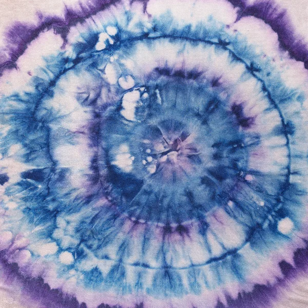 Blauw en violet concentrische cirkels op zijde batik — Stockfoto