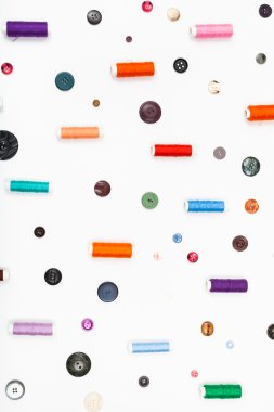 iş parçacığı ve farklı düğmeler birçok makaralar