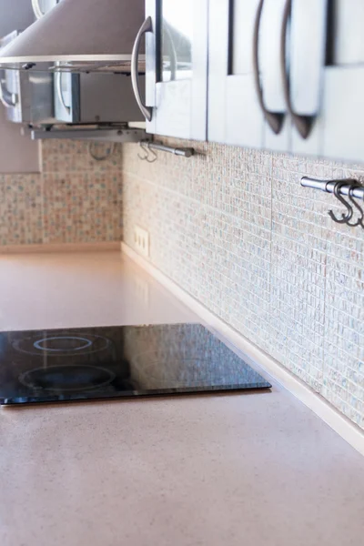 Nova bancada de cozinha de pedra artificial — Fotografia de Stock