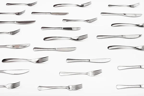 Vista lateral de muchos cuchillos de mesa y tenedores —  Fotos de Stock