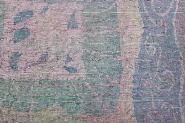 Прозрачная сшитая шелковая ткань и батик — стоковое фото