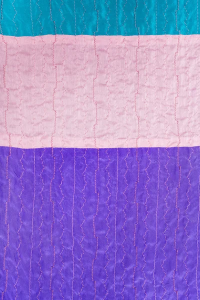 Sešité kousky zaťaté hedvábné tkaniny — Stock fotografie