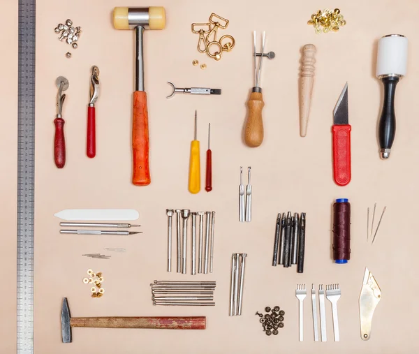 koleksiyon çeşitli leathercrafting aletleri