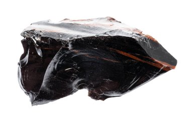 Jeolojik koleksiyondaki doğal mineral örneklerinin makro fotoğrafçılığı - beyaz arka planda izole edilmiş ham Obsidian (volkanik cam)