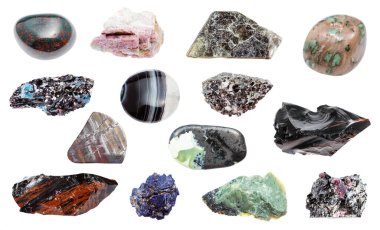 Beyaz arka planda çeşitli doğal mineral örnekleri (agate, blood stone, nundoorite, mica, tourmaline, azurite, phlogostop, obsidian, garnet, jaspilite, biotite, vb.