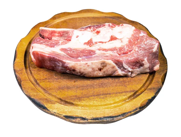 Ωμό Κομμάτι Βοδινό Κρέας Ξύλινη Επιφάνεια Κοπής Που Απομονώνεται Λευκό — Φωτογραφία Αρχείου