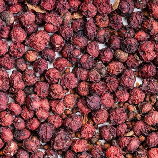 Квадратный Пищевой Фон Сушеные Ягоды Магнолии Плоды Schisandra Chinensis Вблизи — стоковое фото