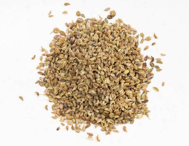 Ajwain tohumlarının üst görüntüsü Gri seramik tabağa yakın