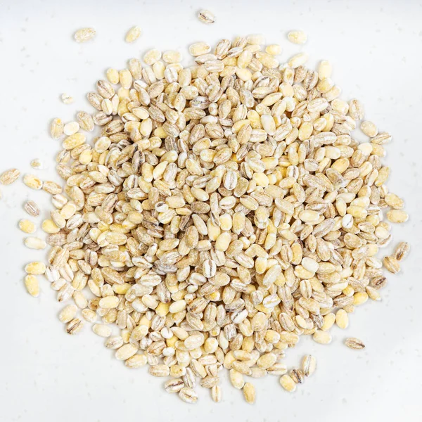 Top View Pile Pearled Barley Grains Close Gray Ceramic Plate — Stock Photo, Image