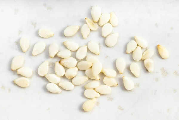 Several White Sesame Seeds Close Gray Ceramic Plate — Stock Photo, Image