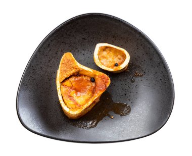 Beyaz arka planda siyah plaka üzerine ilikle çıplak kemiklerin üst görünümü