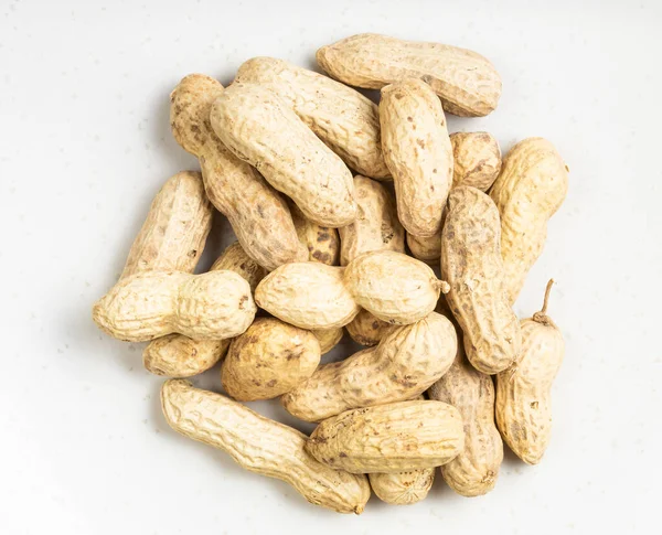 Top View Pile Whole Peanuts Close Gray Ceramic Plate — Stock Photo, Image