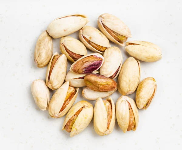 Top View Pile Shelled Ripe Pistachio Nuts Close Gray Ceramic — Stock Photo, Image