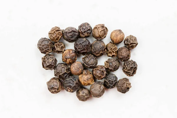 Several Hainan Black Peppercorns Close Gray Ceramic Plate — Stock Photo, Image