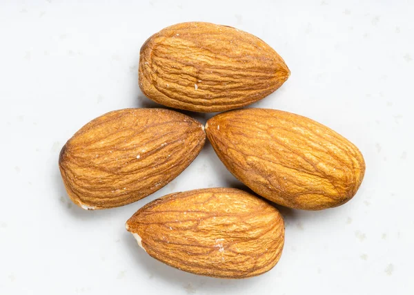 Several Raw Almond Seeds Close Gray Ceramic Plate — Stock Photo, Image