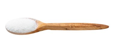 Beyaz arka planda izole edilmiş glutamat aromalı ahşap kaşık