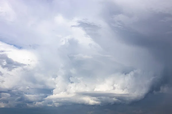 Picturesque Dark Gray Storm Clouds June Day — 图库照片