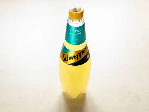 Moscow Rússia Junho 2021 Garrafa Plástico Edição Russa Schweppes Água — Fotografia de Stock