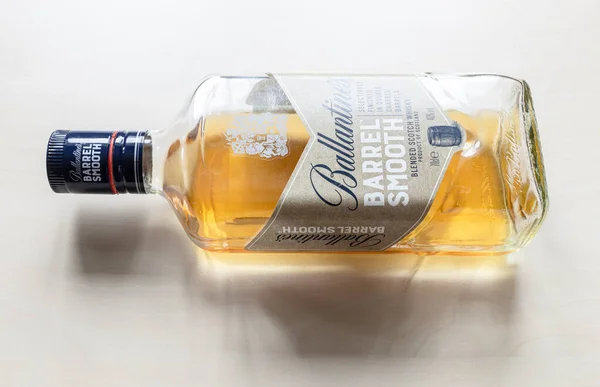 Moscow Russia Juni 2021 Open Fles Ballantine Barrel Smooth Whisky — Stockfoto