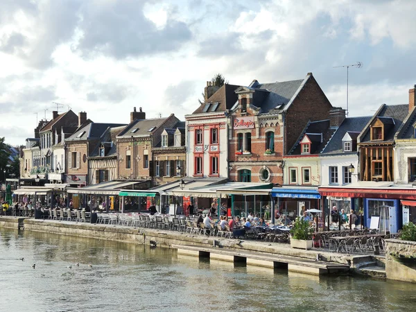 Restauracje na quai belu w mieście amiens — Zdjęcie stockowe