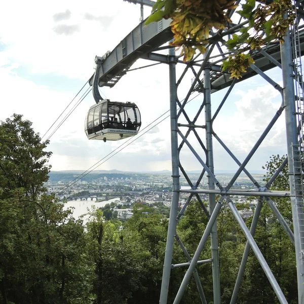 Persone a Koblenz Funivia, Germania — Foto Stock