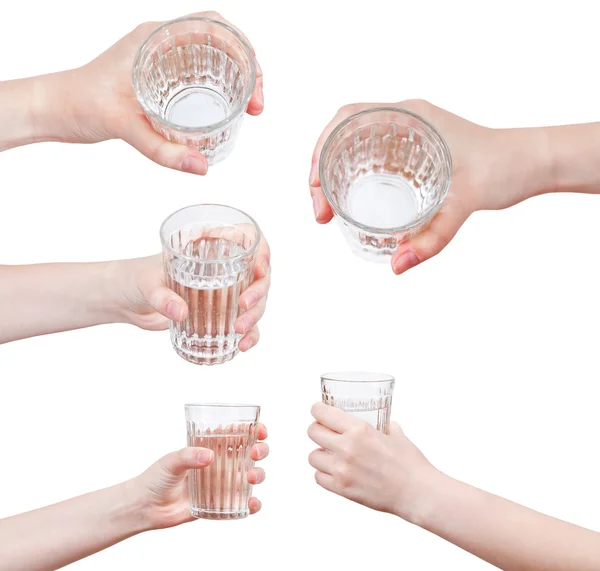 Uppsättning hand håller mineralvatten i glas isolerade — Stockfoto