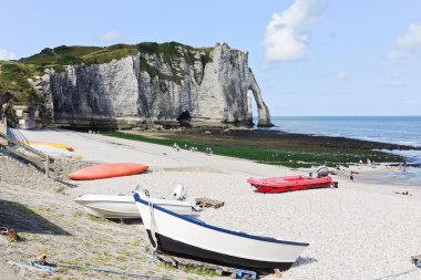 tekneler resort beach ve cliff etretat içinde görünüm