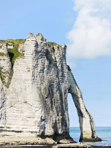 View of cape with arch on beach of Eretrat — Stock Photo, Image