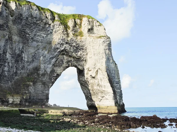 Arch cape on english channel beach of Eretrat — Stock Photo, Image