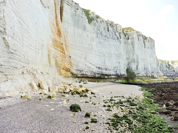 Pebble beach and cliff on english channel — Stock Photo, Image