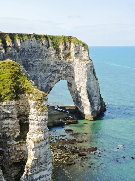 View of cliff with arch on english channel coast — Stock Photo, Image