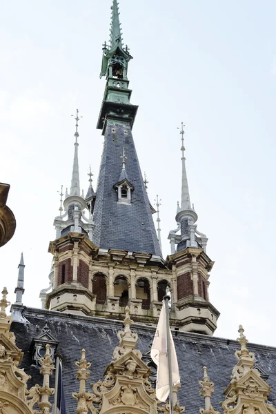 Věž benediktinský palác ve městě fecamp — Stock fotografie