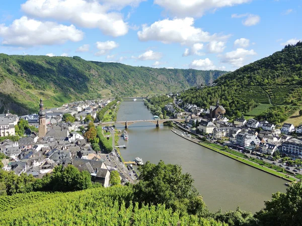 Almanya'da Moselle Nehri ve cochem şehir — Stok fotoğraf