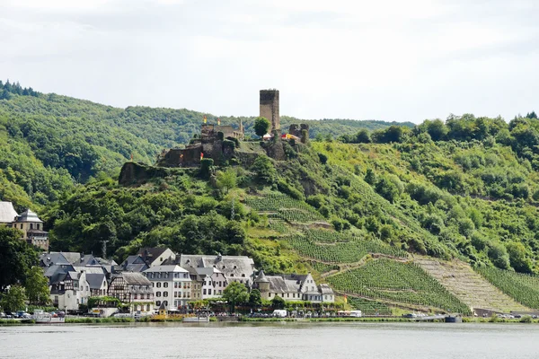 Pohled beilstein vesnice a metternich hrad — Stock fotografie