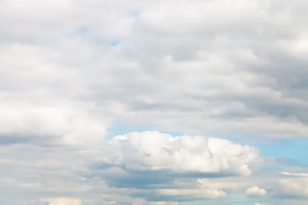 Layers of white clouds in blue autumn sky — Stock Photo, Image