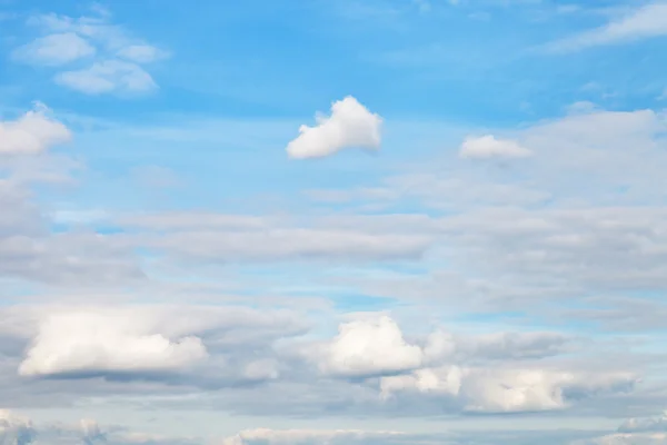 Blue autumn sky with layer of white clouds — Stock Photo, Image