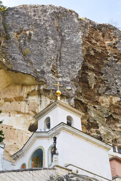 Roca y San Uspensky Cueva Monasterio, Crimea —  Fotos de Stock