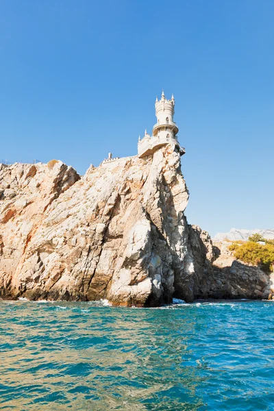 Aurora roca con Nido de golondrina castillo, Crimea — Foto de Stock