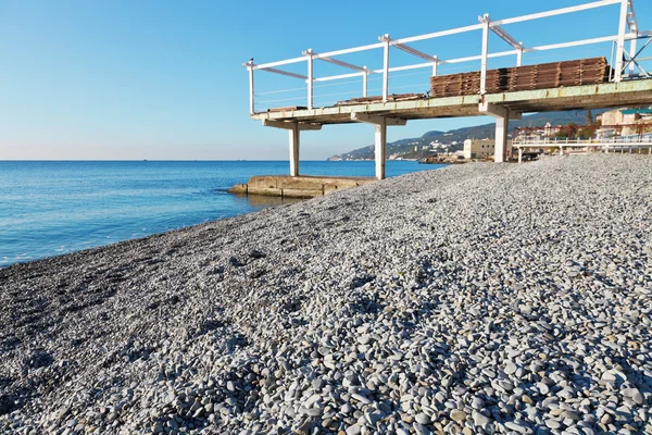 Massandrovskiy pebble beach in Yalta — Stock Photo, Image