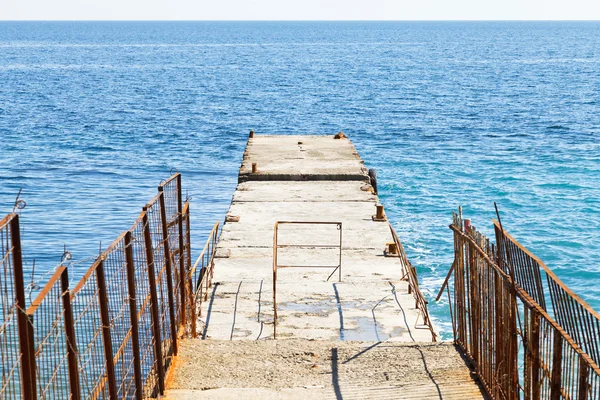 Pier - breakwater in Yalta, Crimea — Stock Photo, Image
