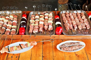 sebze ve ham kuzu şiş kebap şişleri