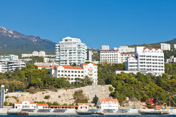 Strandpromenade in Koreiz Erholungsgebiet auf der Krim — Stockfoto