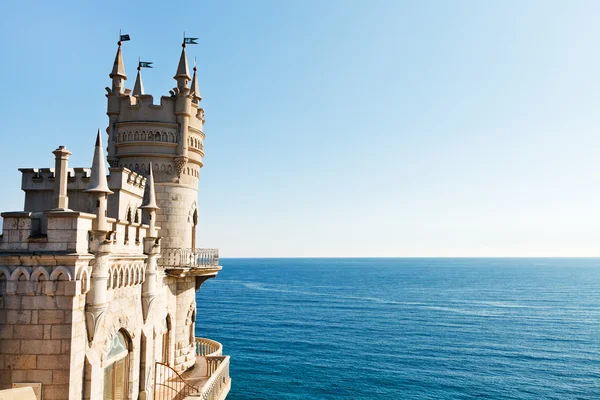 Castello del nido di rondine sulla costa meridionale della Crimea — Foto Stock